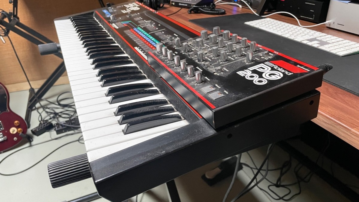 Roland JX-3P Vintage Synthesizer WITH PG200 Programmer, Hard Case
