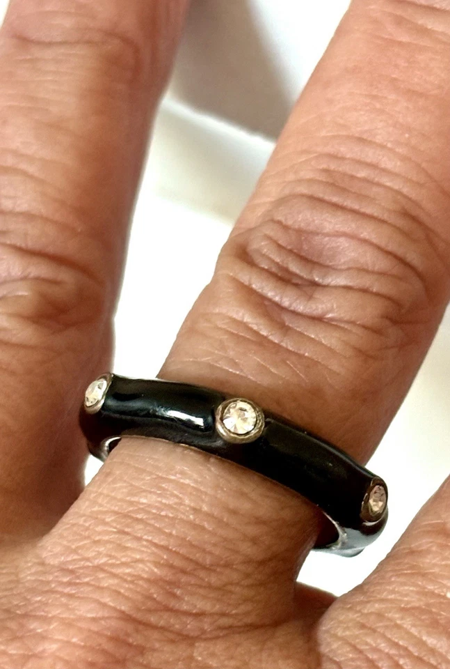 Anillo firmado por Heidi Daus cristales esmaltados negros Foto 2 de 4