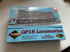 PROTO 2000 HO SCALE GP18 LOCOMOTIVE 30533 UNDECORATED WITHOUT DYNAMIC BRAKES
