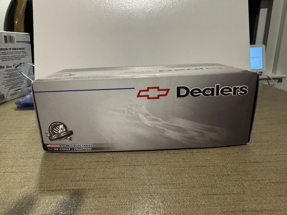 Jeff Gordon #24 杜邦 2009 Impala SS 压铸 1:24 1200 通用代理中 1/1 — 第 2/4 张图片