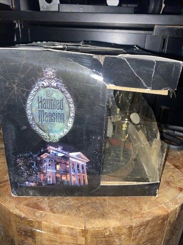 DISNEY THEME PARK HAUNTED MANSION HITCHHIKING SKELETON ACTION FIGURE PLAYSET - Picture 3 of 5