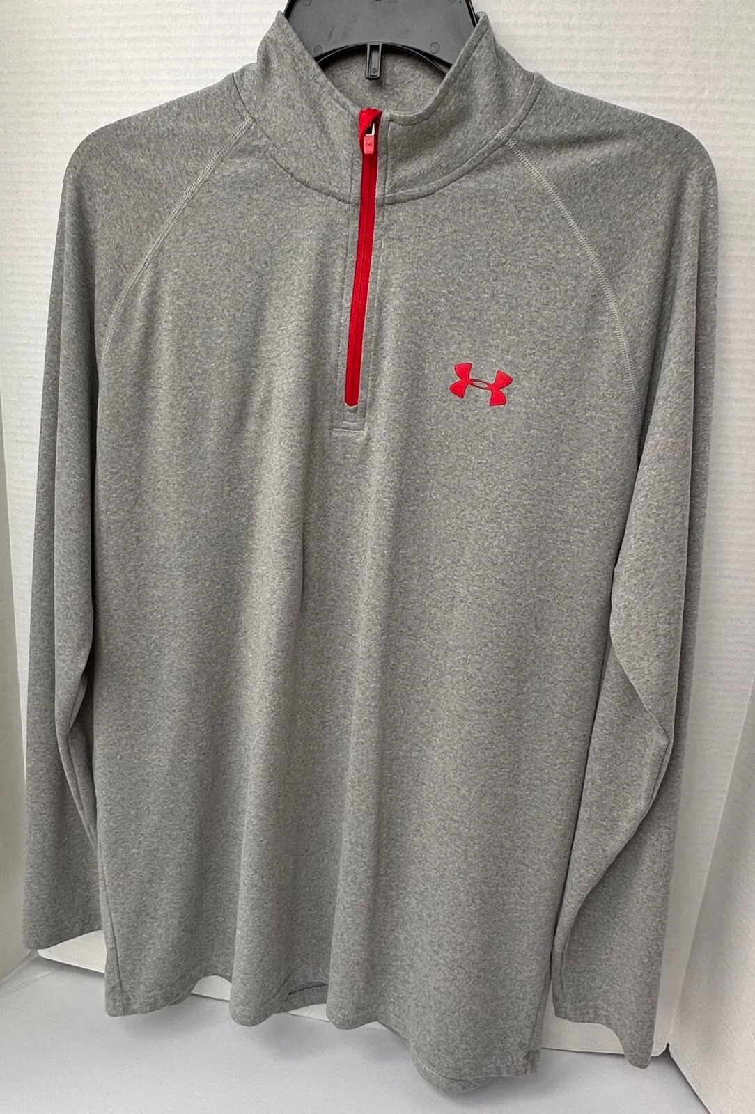 Under Armour Heat Gear Loose Pullover Men's Gray/Red Long sleeves Shirt Size M.