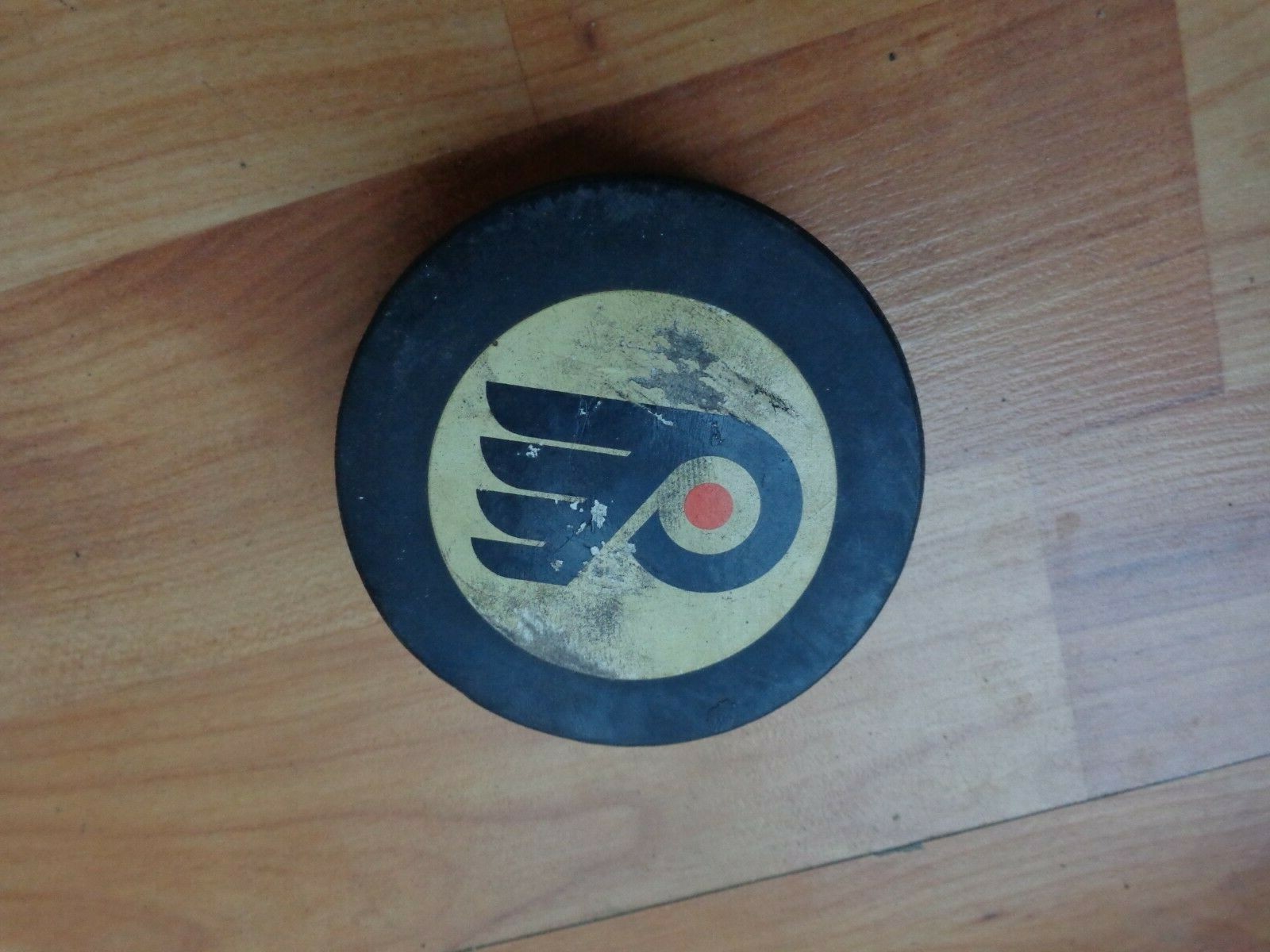 RARE VINTAGE NHL PHILADELPHIA FLYERS COOPER OFFICIAL ICE HOCKEY GAME PUCK