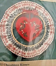 "CHRISTMAS KISSES ORNAMENT"- Vintage EMBROIDERY KIT by THE CREATIVE CIRCLE