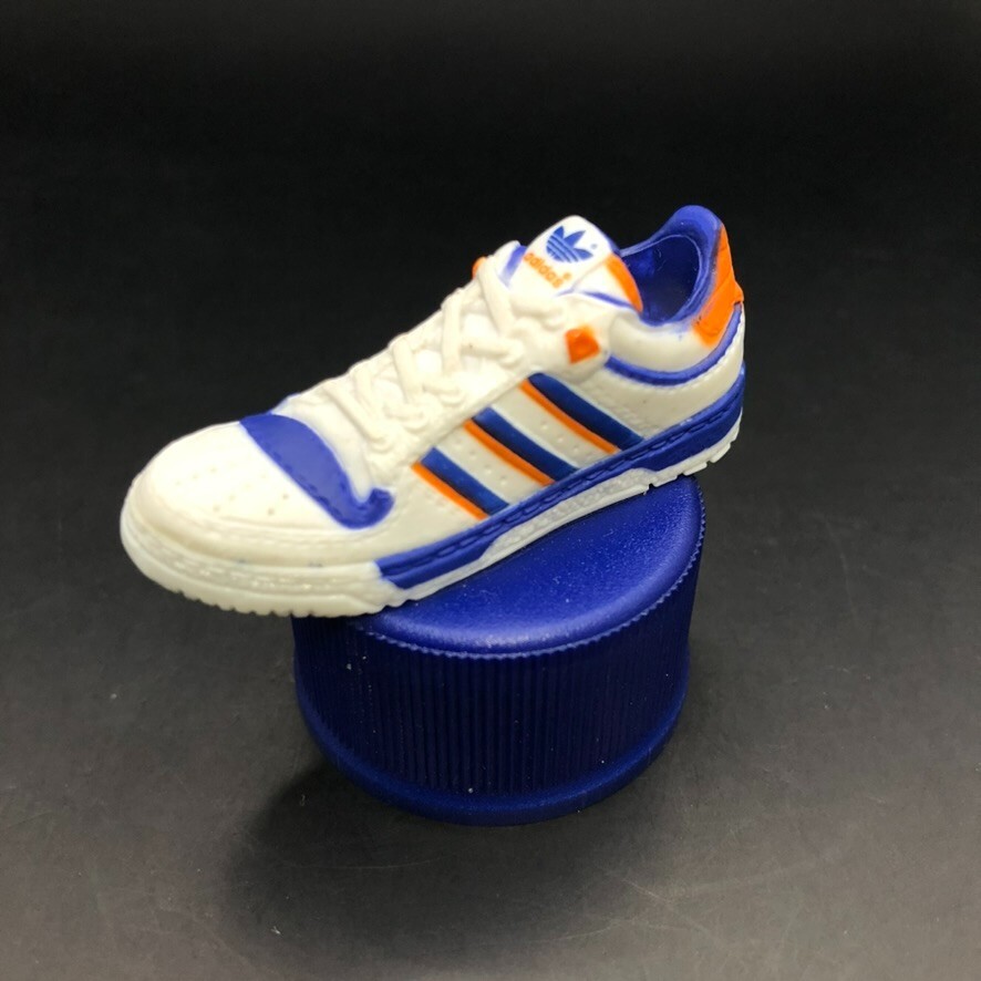adidasスニーカーフィギュア×ペプシ 18 ATTD white/blue PEPSI adidas sneakers mini figure bottle
