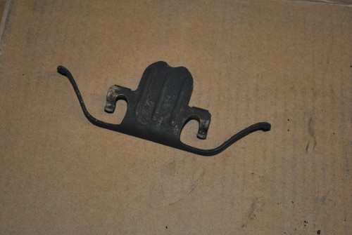 BMW E81 E87 E90 E91 E92 E60 E84 Haltefeder Feder Bremsträger Bremssattel vorne