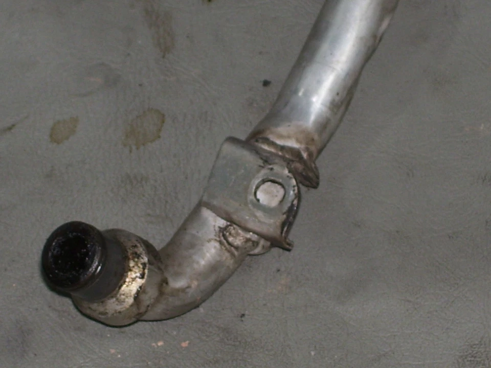 OEM 2002 BMW 745i EGR smog check intake valve 117250827302 - Imagem 4 de 4