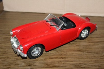 MGA Twin-Cam Modellauto Tonka Polistil 1/16 rot