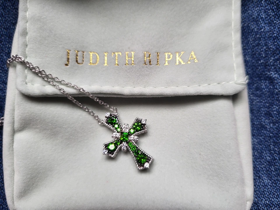 Novo na Caixa Colar Judith Ripka Chrome Diopside CZ Pingente Cruz Verde 18" - Imagem 3 de 4