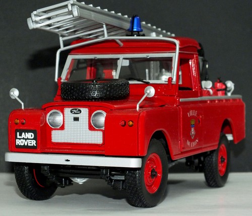 1:18 UH Universal Hobbies LAND ROVER Serie 2 POMPIER 'Ville de Lyon MOTORE ANTINCENDIO