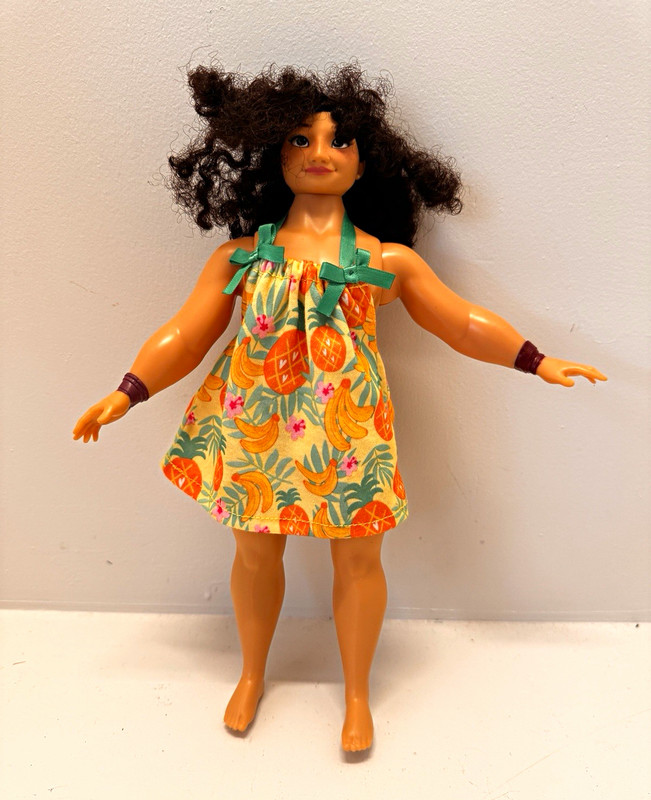 Disney Moana 14 in Doll Curly Black Hair Brown Eyes Floral/Tropical Dress