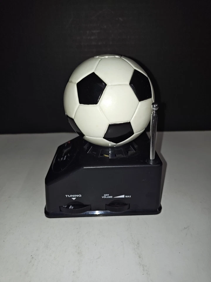 Radio Reloj AM/FM LCD Radio Deportiva The Soccer Champ 1994 Raro De Colección Foto 4 de 4