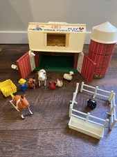 Vintage 1967 Fisher Price Little People Play Family Farm and Silo 915  animals