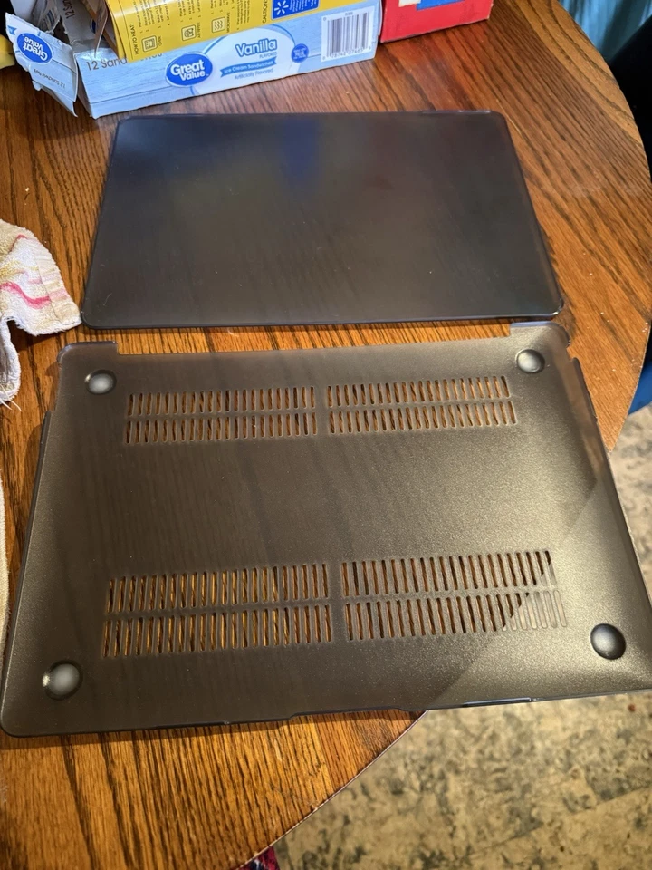 Funda rígida ventilada con cubierta de teclado de silicona para MacBook Air M1 13 pulgadas Foto 2 de 2