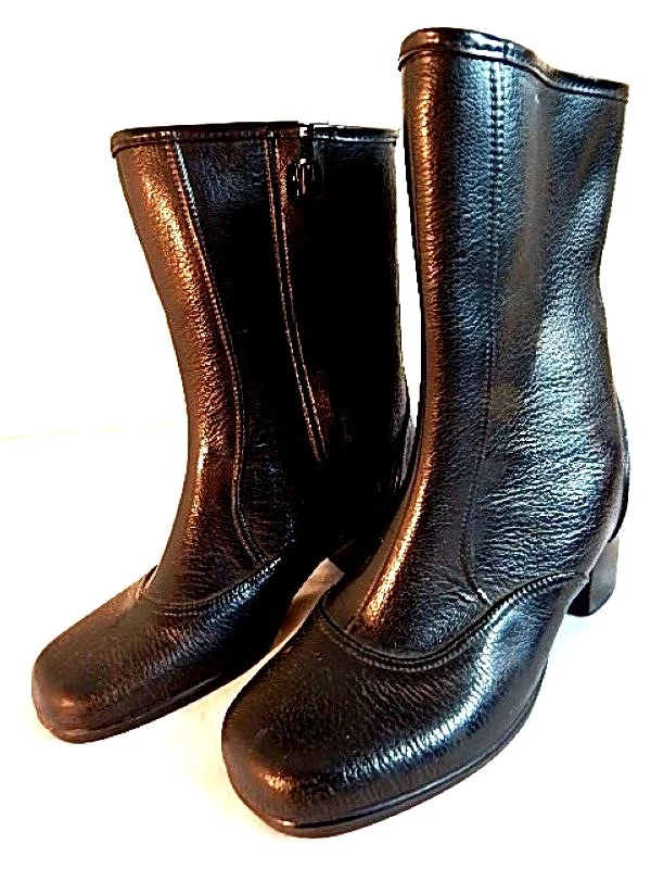 Vintage 1970s Black Rubber Rain Snow Galoshes Vegan Mock Toe Heels Mod Boots 5 - Image 2 of 4