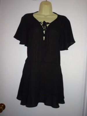 TORRID POLYESTER TOP-SZ 2-FLUTTER SLEEVE-TIE LACE UP  V-NECK--TULIP BOTTOM-BLACK