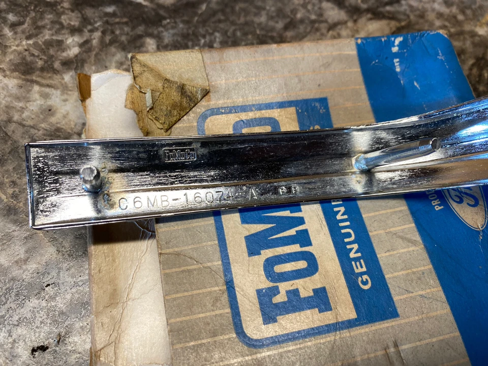 Nuevo de Lote Antiguo 1966 Mercury Monterey Marauder Wagon borde superior pico guardabarros delantero borde cromado Foto 3 de 4