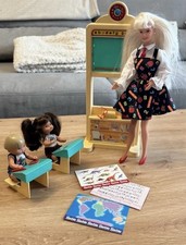 Boxed 1992 Mattel Barbie doll - #14062 Teacher set