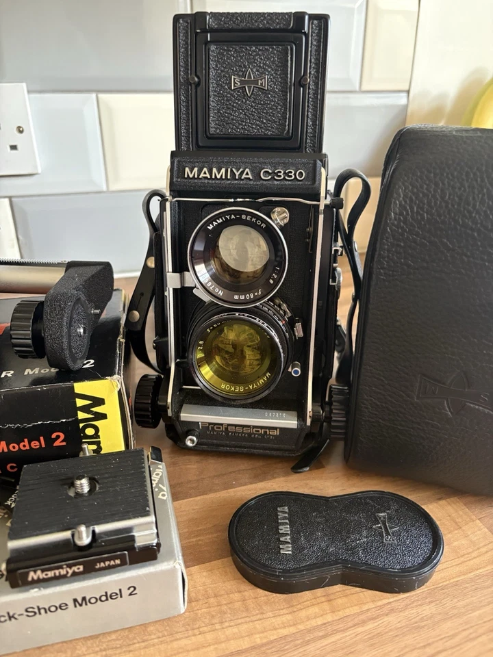 RARE Mamiya C330 120/220 Film Camera Bundle with 55/80/135mm Lens + Accessories - Image 3 of 4