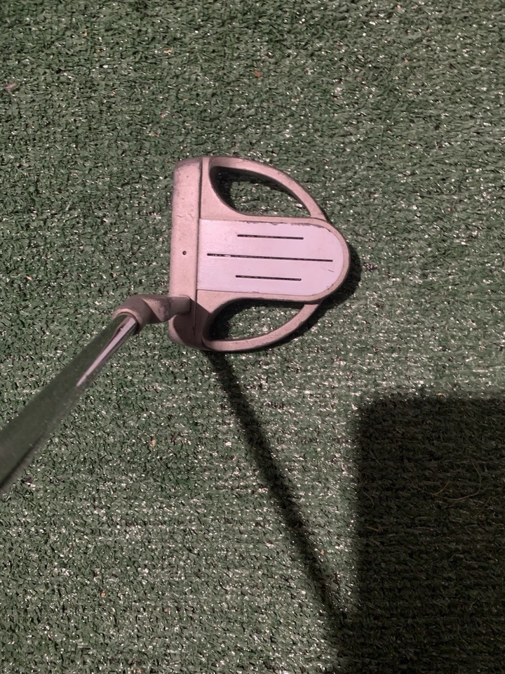 Vanquish by acuity, Mallet Putter , RH 34.5 - Image 3 of 4