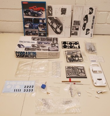 SHELBY COBRA DAYTONA COUPE GUNZE SANGYO JAPAN 1986 1/24 SCALE UNBUILT MODEL CAR