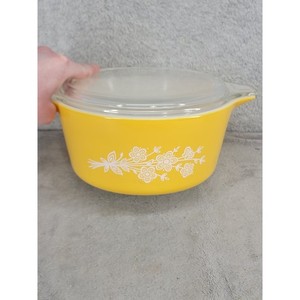 Vintage Pyrex Butterfly Gold 474-B 1.5 Qt Casserole Dish with Lid Yellow 70s MCM