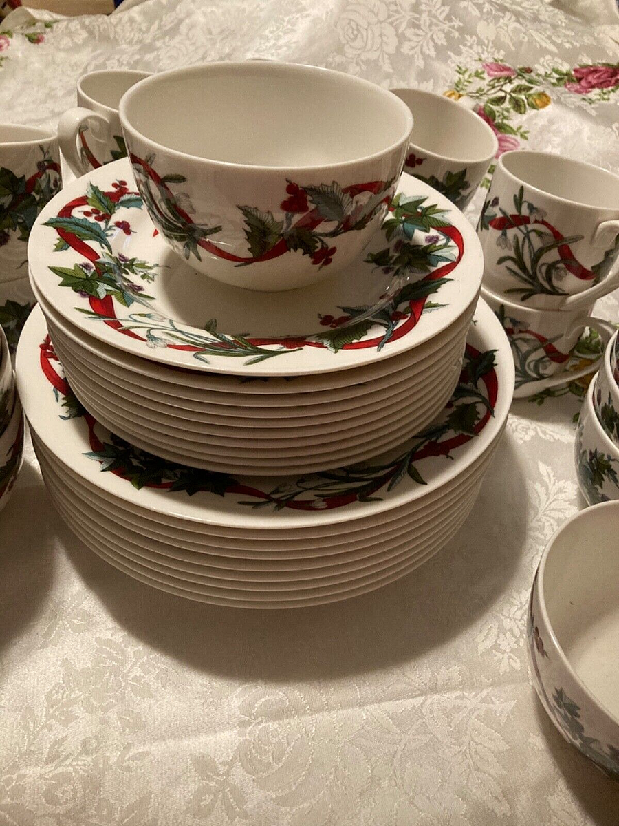 Martha Stewart Holiday Garden Holly Floral 39 PCS