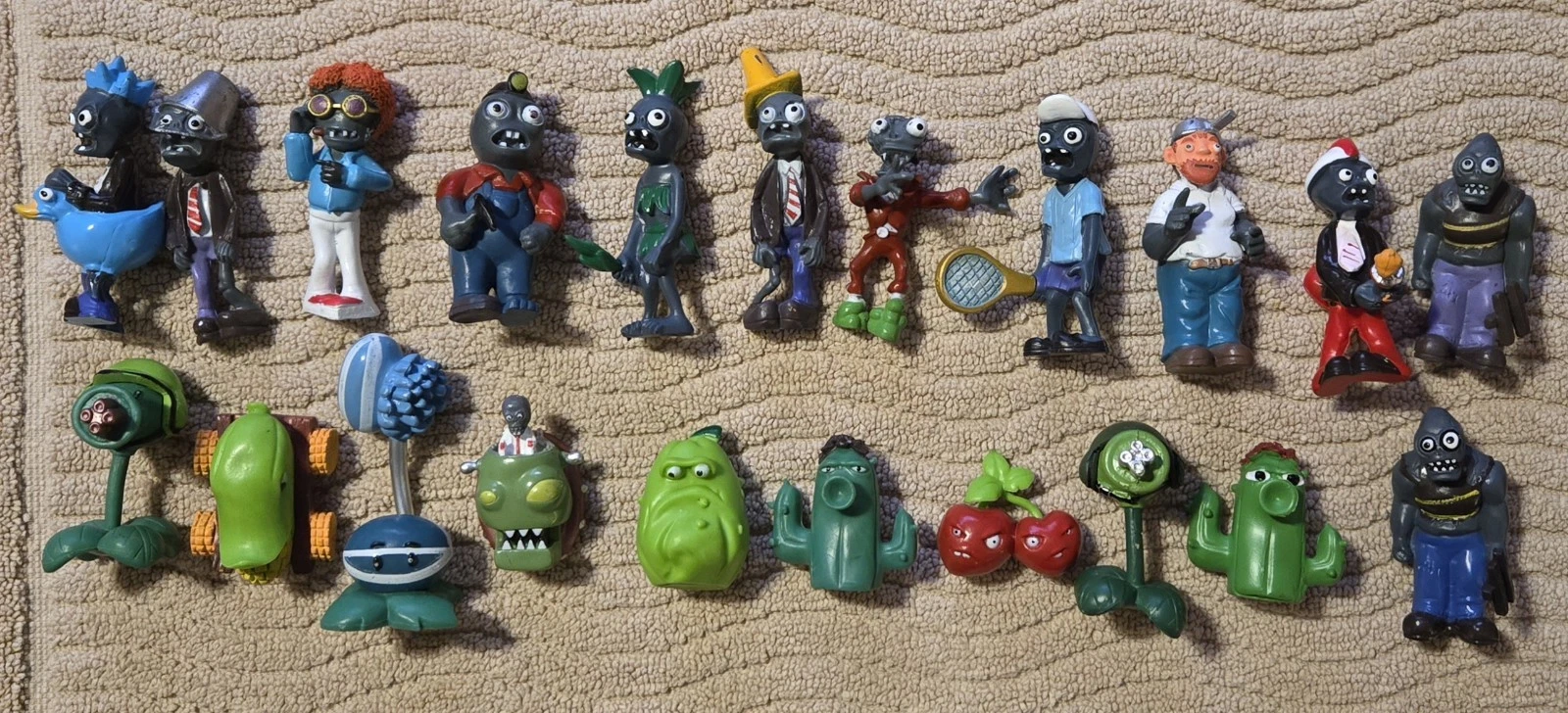 Plants vs. Zombies Figurine Collection Set
