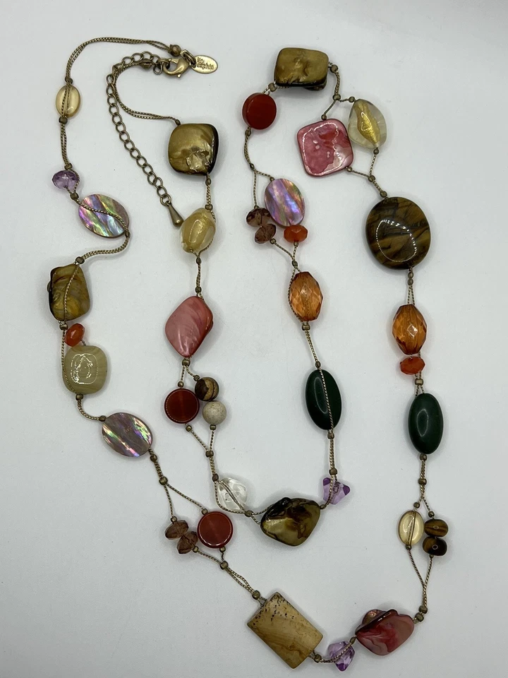 "Collar de 39"" cadena tono dorado conchas y piedras multicolor multicolor de Lia Sophia" Foto 3 de 4