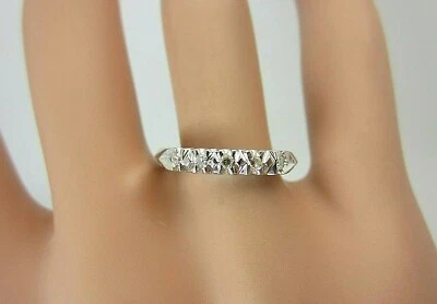 Vintage 13.5k White Gold and Diamond Wedding Band Ring 0.09 ct stamped 14k - Image 1 of 4