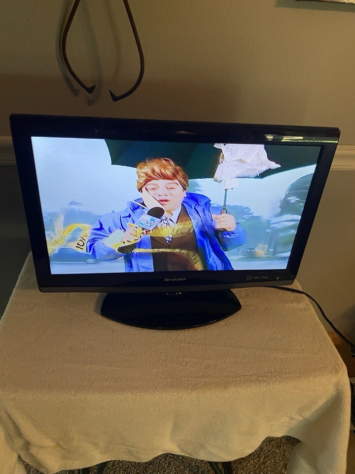 Vintage Sanyo Tv W/ Built In DVD Player Tested Working No Remote - Image 4 of 4