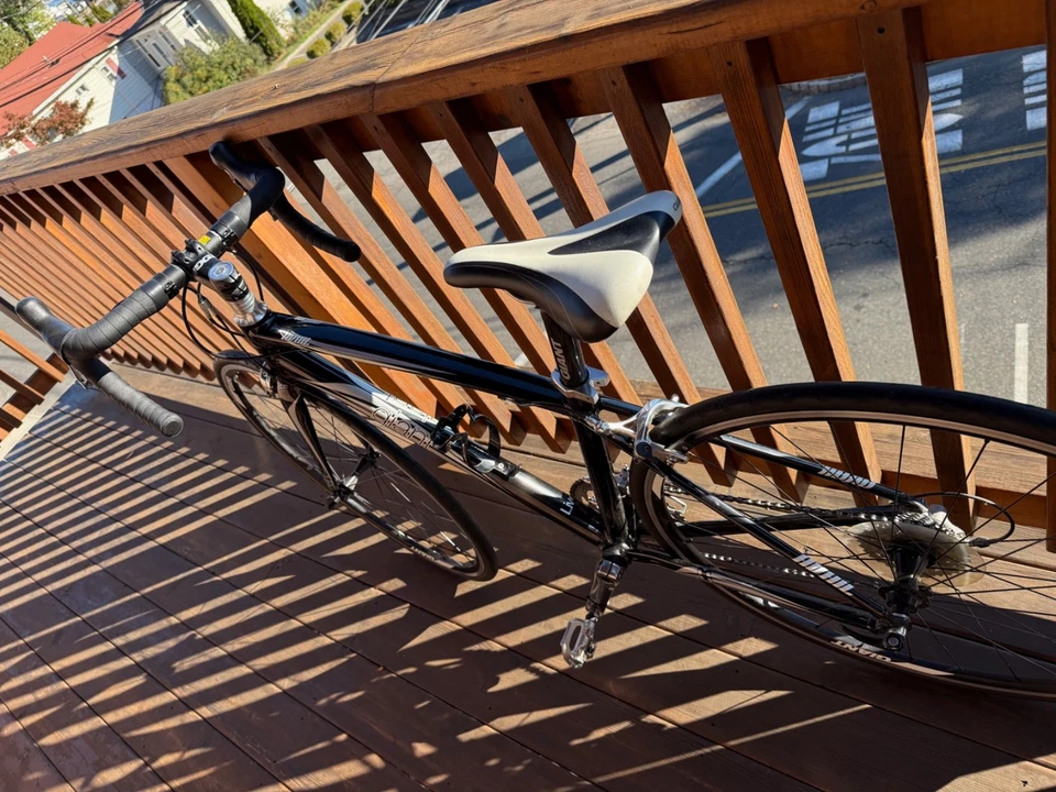 Bicicleta Giant Road XS - Usada - Componentes Shimano Foto 2 de 4