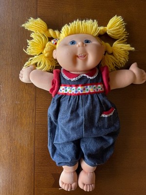 Cabbage Patch Kids Doll 2004 Blonde Yarn Hair, Blue Eyes, Play Along