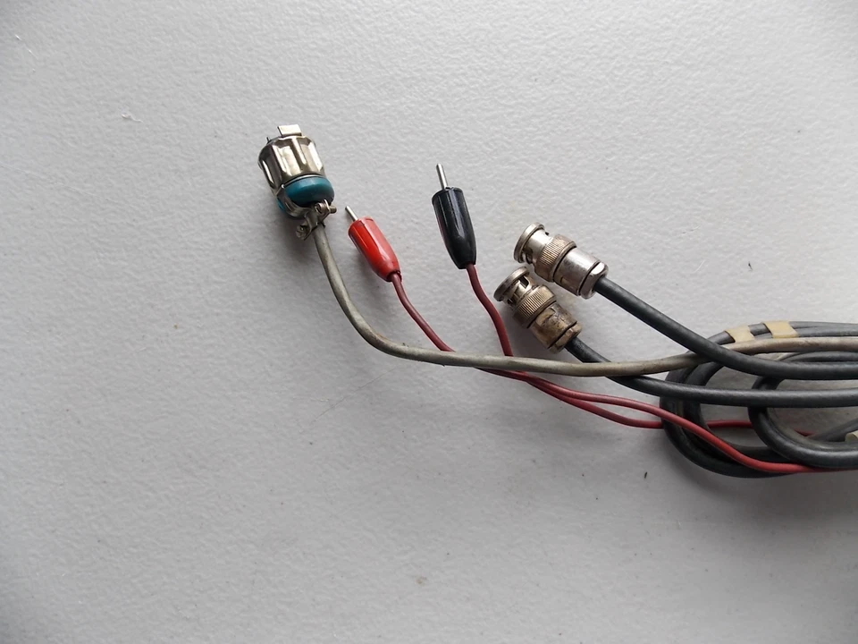 WAVETEK R1A FILTER WITH 3 COAXIAL ADAPTERS AND PROBE - Image 4 of 4