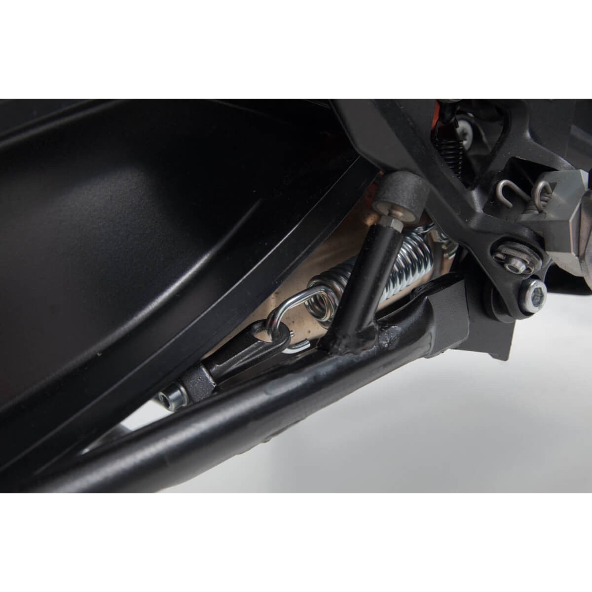 Béquille centrale KTM 890 Adventure évite la chute de moto sur sol meuble SW-Motech