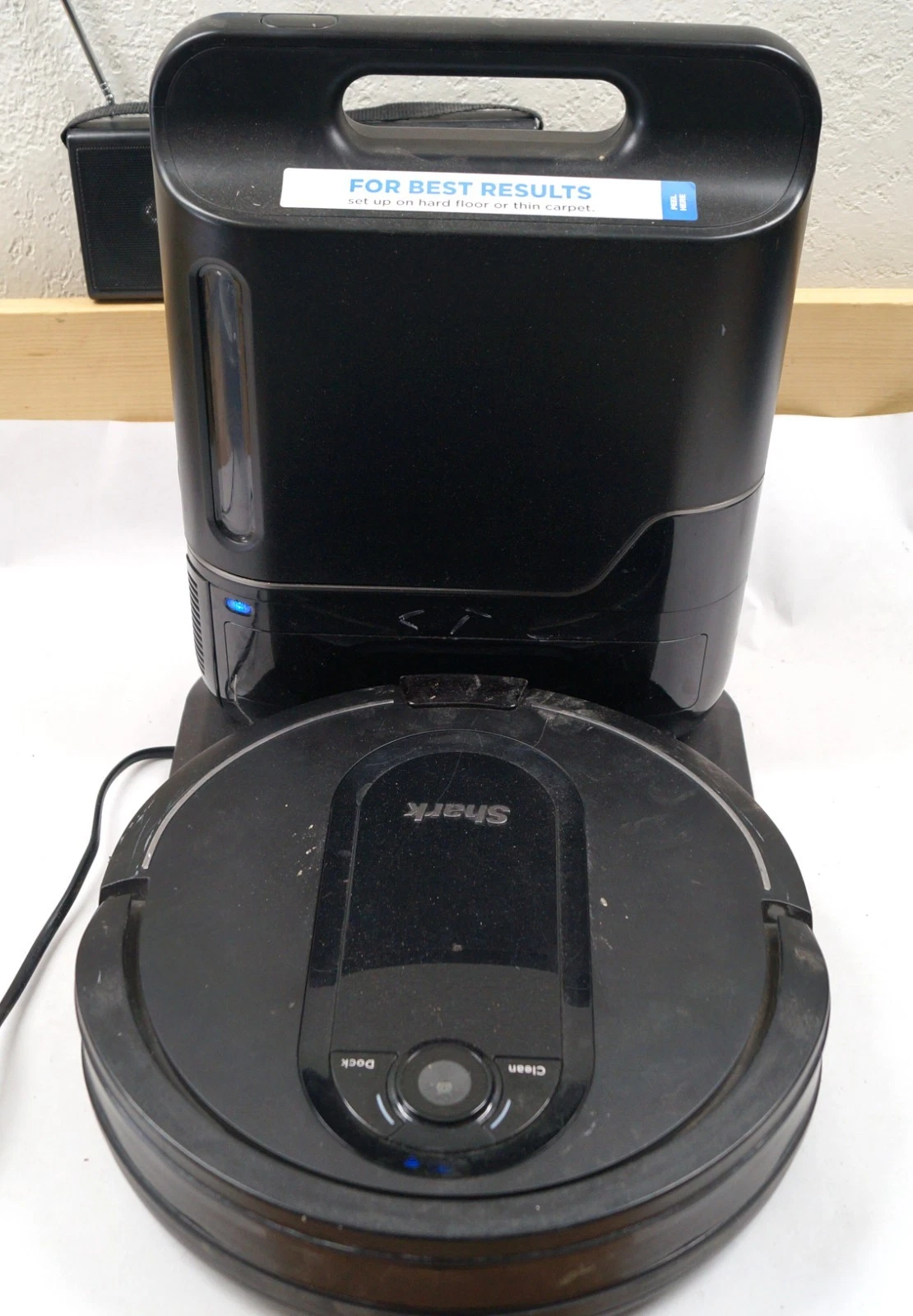 Shark RV1001AE IQ R100AE App-Control Robot Vacuum Black w Charger WORKING B212