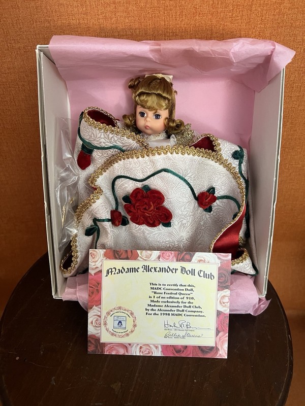 Lovely 1998 Madame Alexander #79450 MADC Rose Festival Queen 8" Doll W/ ORG Box