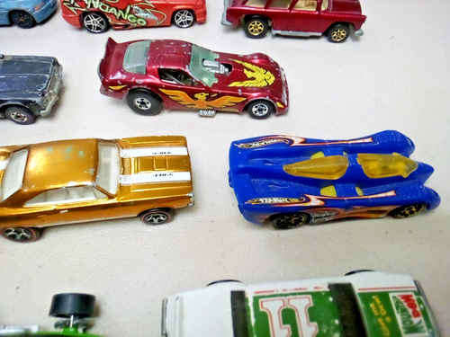 17 Die-Cast 1970-80''s Assorted Car Lot Loose Cars 48 Car Carrying Case Vintage - Picture 8 of 21