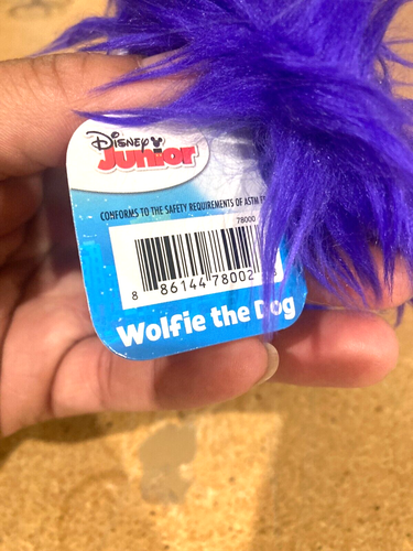 Peluche Disney Junior Vampirina Wolfie El Perro Púrpura 6" - Imagen 4 de 4