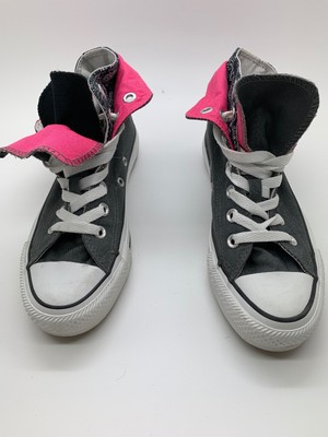 grey and pink ladies converse