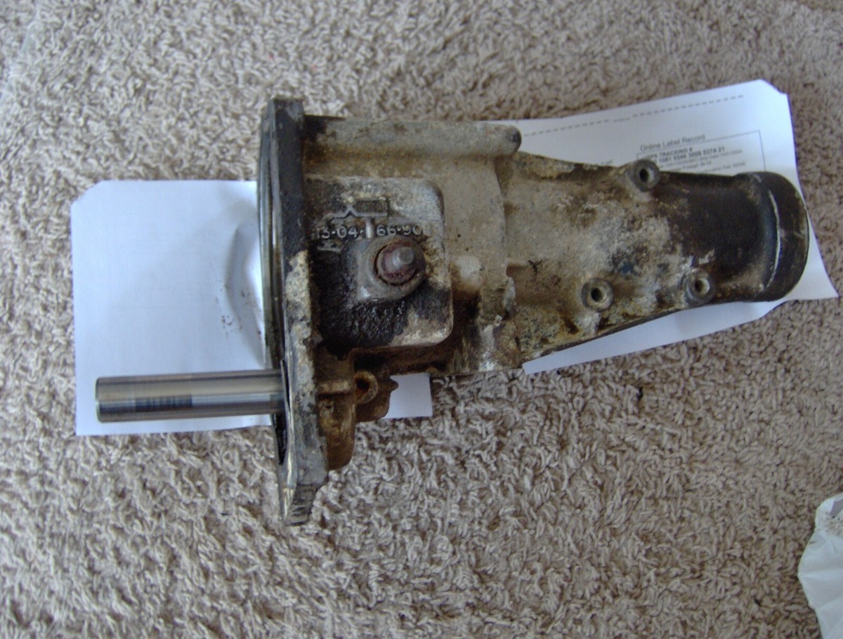 1978 Borg Warner SUPER T10 T/10 4 speed tail housing 13-04