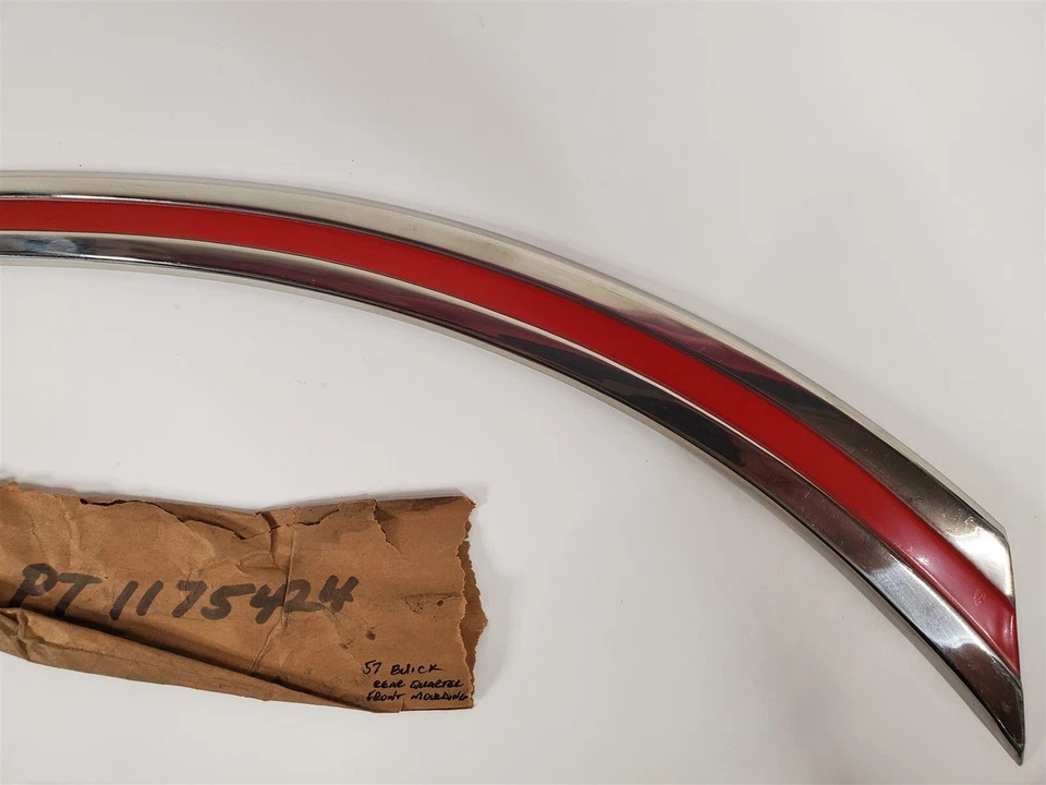 Buick Roadmaster Super Riviera 57 1957 4 puertas cuarto derecho moldura delantera 1174524 nuevo en stock Foto 3 de 4
