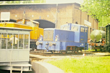 Verschubdiesellokomotive 102 082-5 LKM 262641 im BW, Original Dia 1985, Vintage