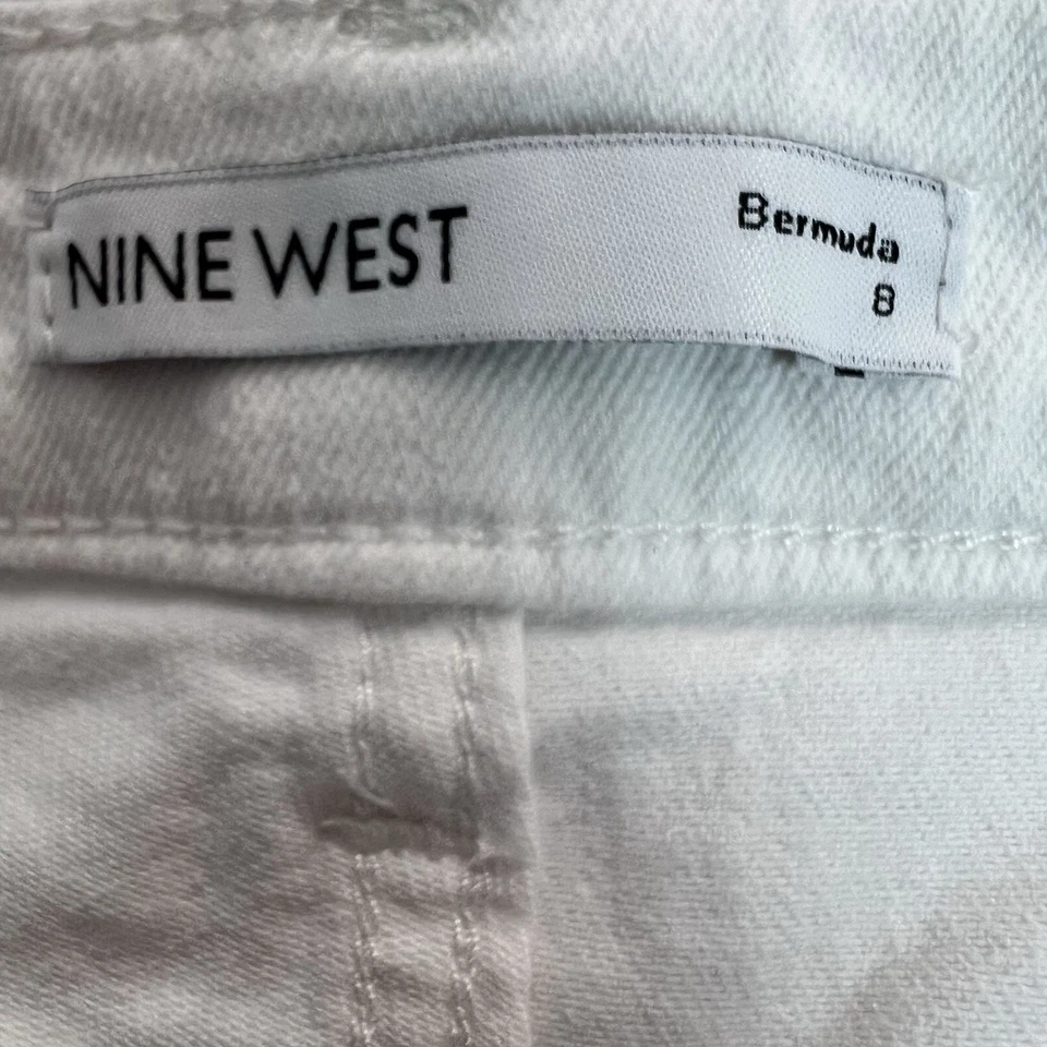 Nine West Women’s Bermuda Shorts Sz 8 White Frayed Hems Pockets Stretch - Image 3 of 4