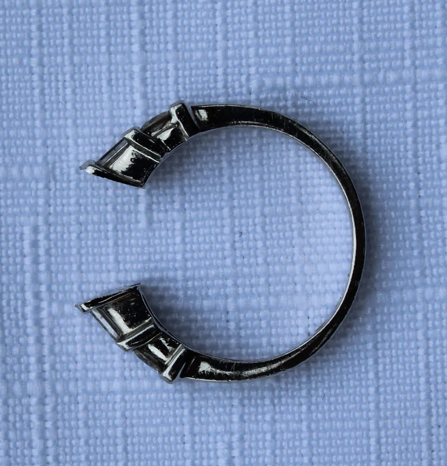 Platinum Round & Baguette Diamond Semi Mount Ring 3.8 grams size 4.5 - Image 2 of 4