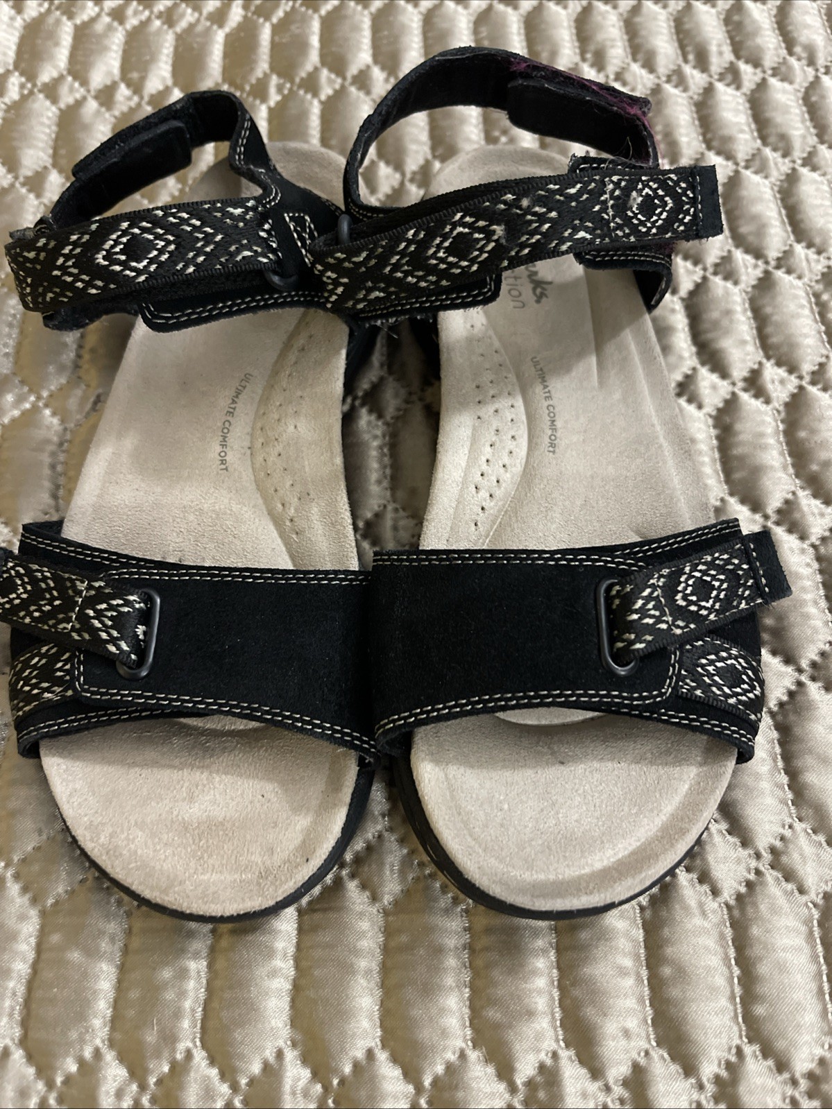 Clark's Women's 6.5 Strappy Suede Adjustable Sandals Blk Excellent Cond