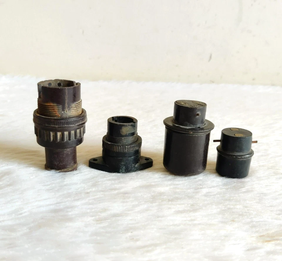 Vintage Bakelite Unique Electric Holders Accessories Set of 4 Collectible EC77 Foto 2 de 4