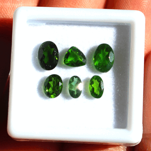 Lotto 6 pz pietre preziose sfuse taglio sfaccettato 5mm-6,5mm cromo naturale diopside non trattate - Foto 3 di 10
