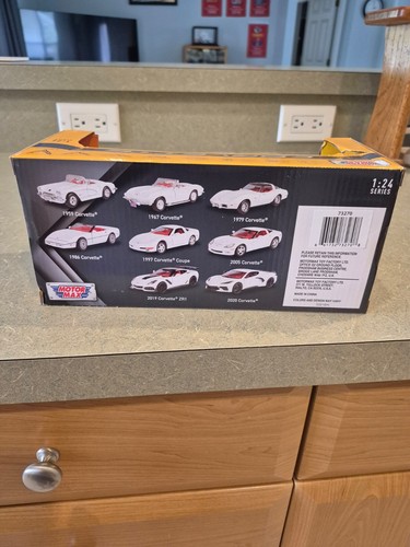 Chevrolet Corvette 2005 blanco escala 1/24 de Motor Max - Imagen 6 de 6