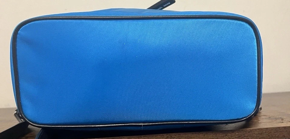 Michael Kors Kenly Bolso Libro Eléctrico Azul Nylon Negro Cuero Mochila Foto 4 de 4